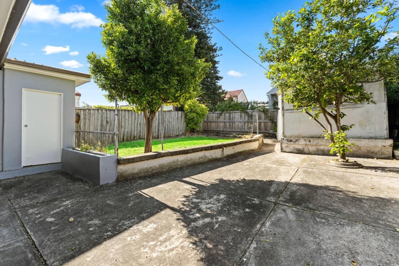 4 Bedroom House 500m To Drummoyne Bay Run Ferienhaus